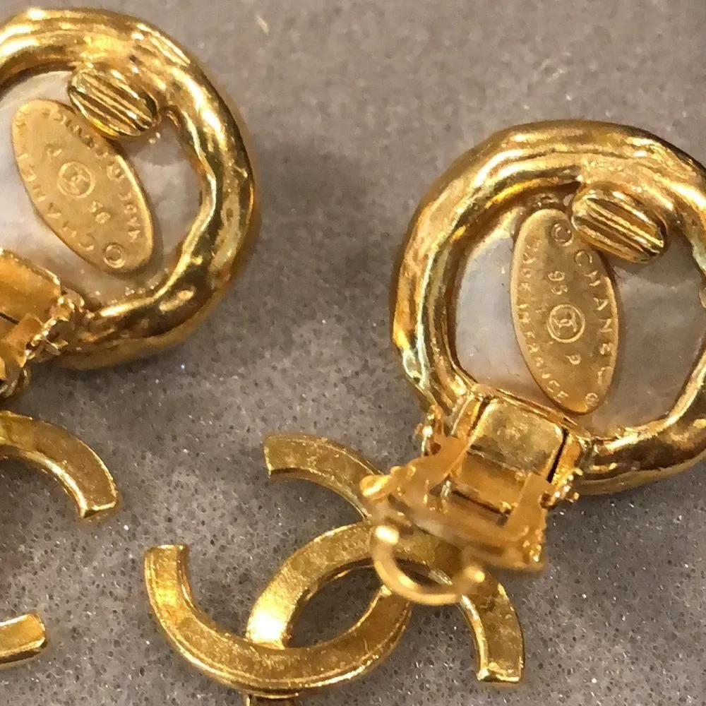 CHANEL COCO Mark Pearl Swing Earrings 95P Engraved w/ Box 24k Gold Plated
